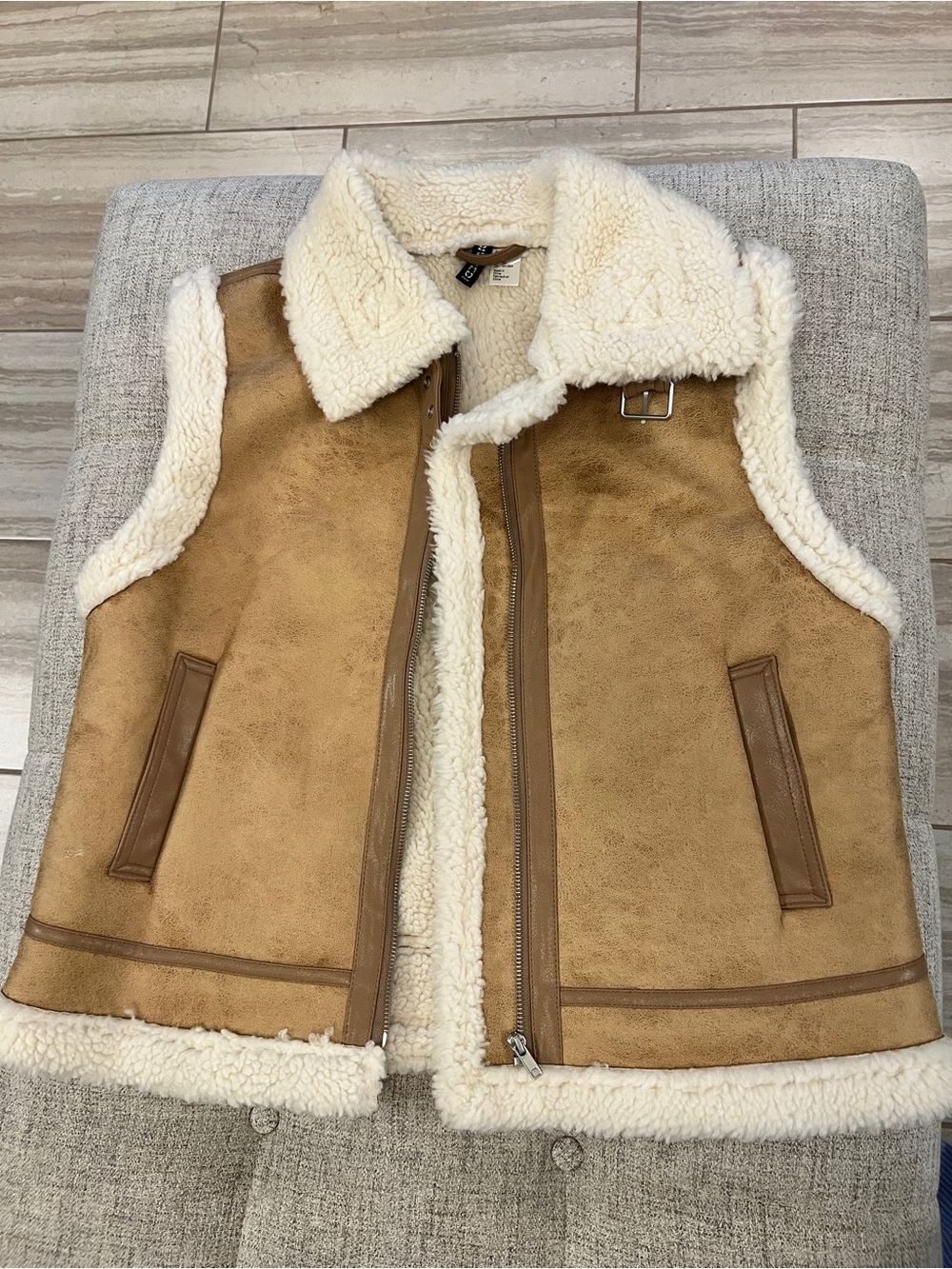 H&M brown & tan sherpa vest in a US S